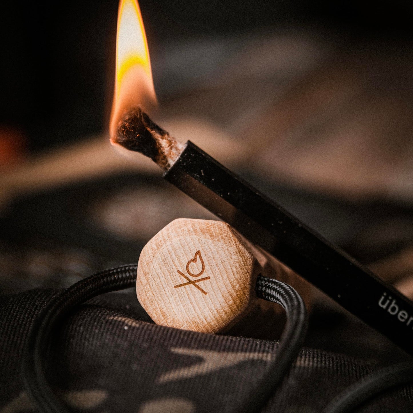 Überleben | Kräftig PRO Ferro Rod Fire Starter Survival Tool – Up to 20,000 Strikes, 1/2" Thick Fire Steel with Hardwood Handle, Multi-Tool Striker & Lanyard – Waterproof Camping Essentials