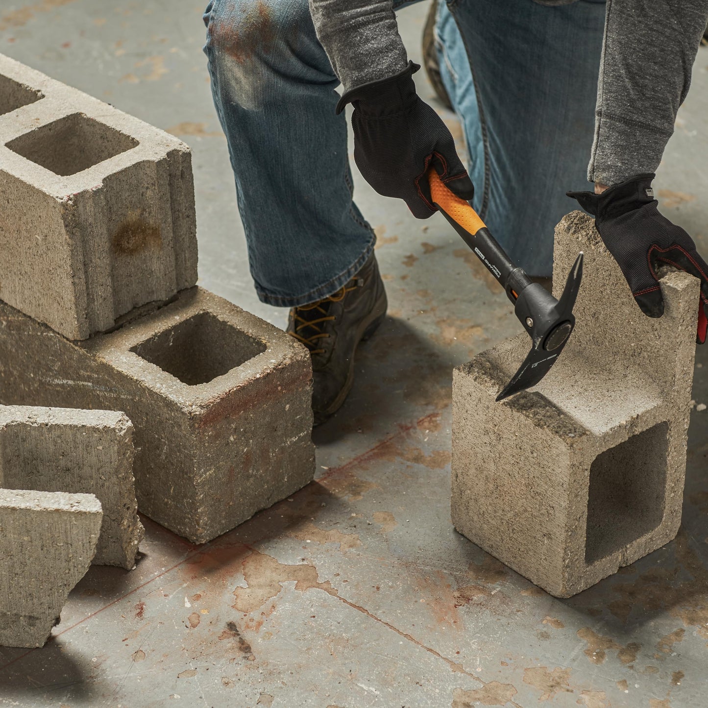 Fiskars 8 lb. Splitting Maul - 36" Shock-Absorbing, Comfort Grip Handle - Rust Resistant Forged Steel Blade - Wood Splitter Maul for Hardwood - Split Wood for Campfires - Bushcraft Gear