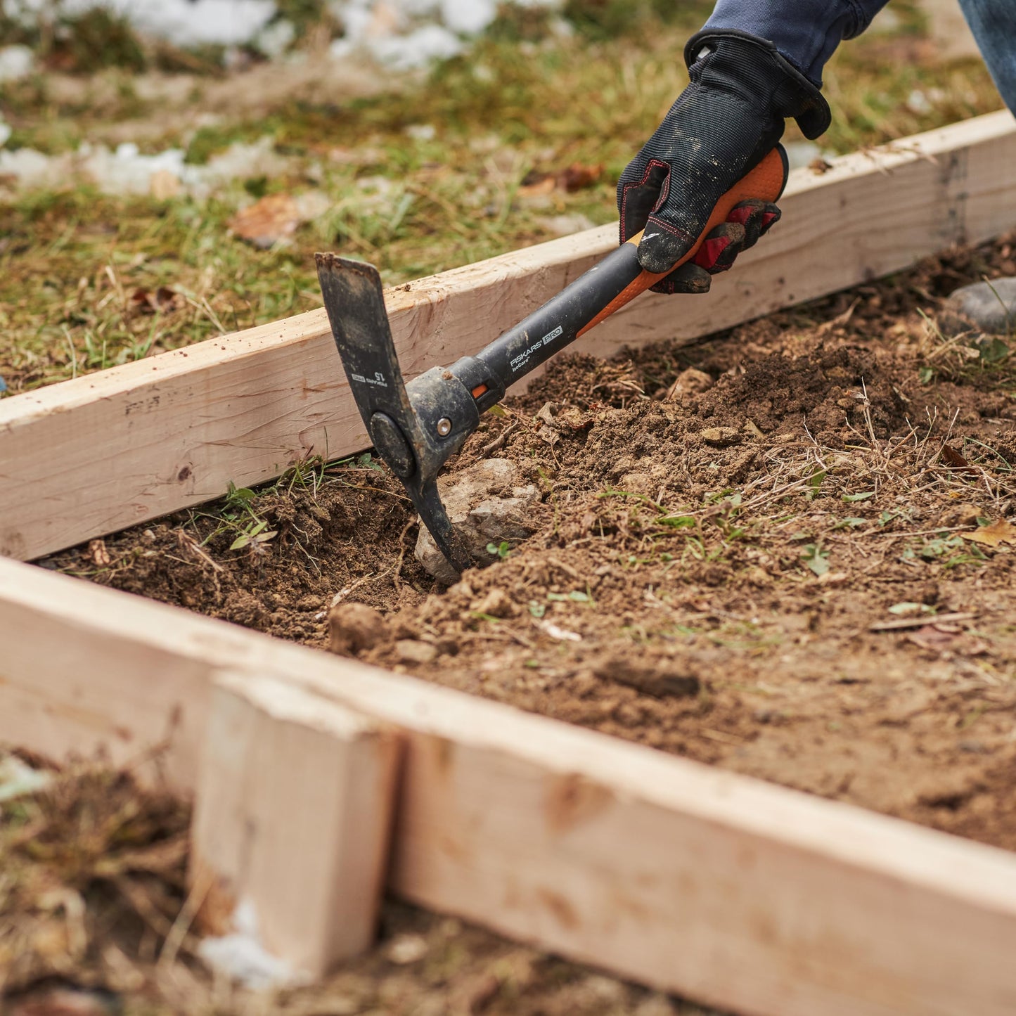 Fiskars 8 lb. Splitting Maul - 36" Shock-Absorbing, Comfort Grip Handle - Rust Resistant Forged Steel Blade - Wood Splitter Maul for Hardwood - Split Wood for Campfires - Bushcraft Gear