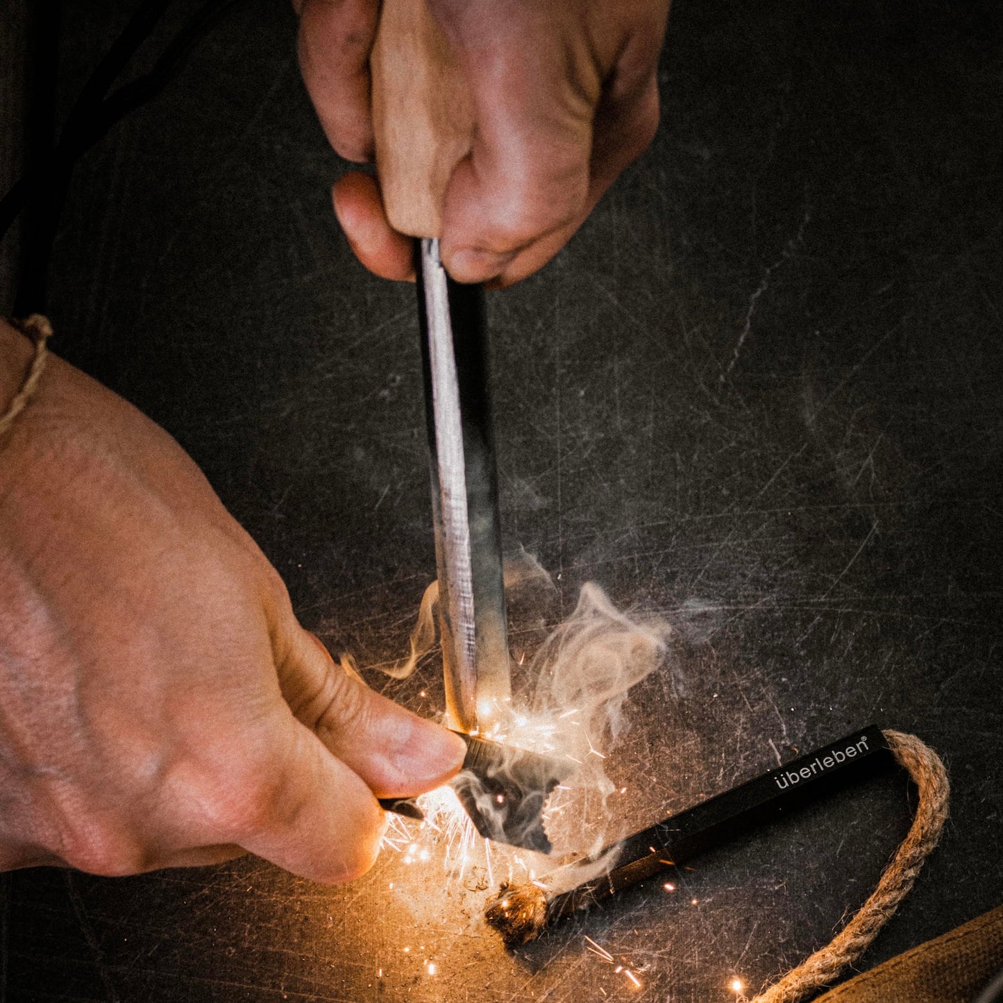 Überleben | Kräftig PRO Ferro Rod Fire Starter Survival Tool – Up to 20,000 Strikes, 1/2" Thick Fire Steel with Hardwood Handle, Multi-Tool Striker & Lanyard – Waterproof Camping Essentials