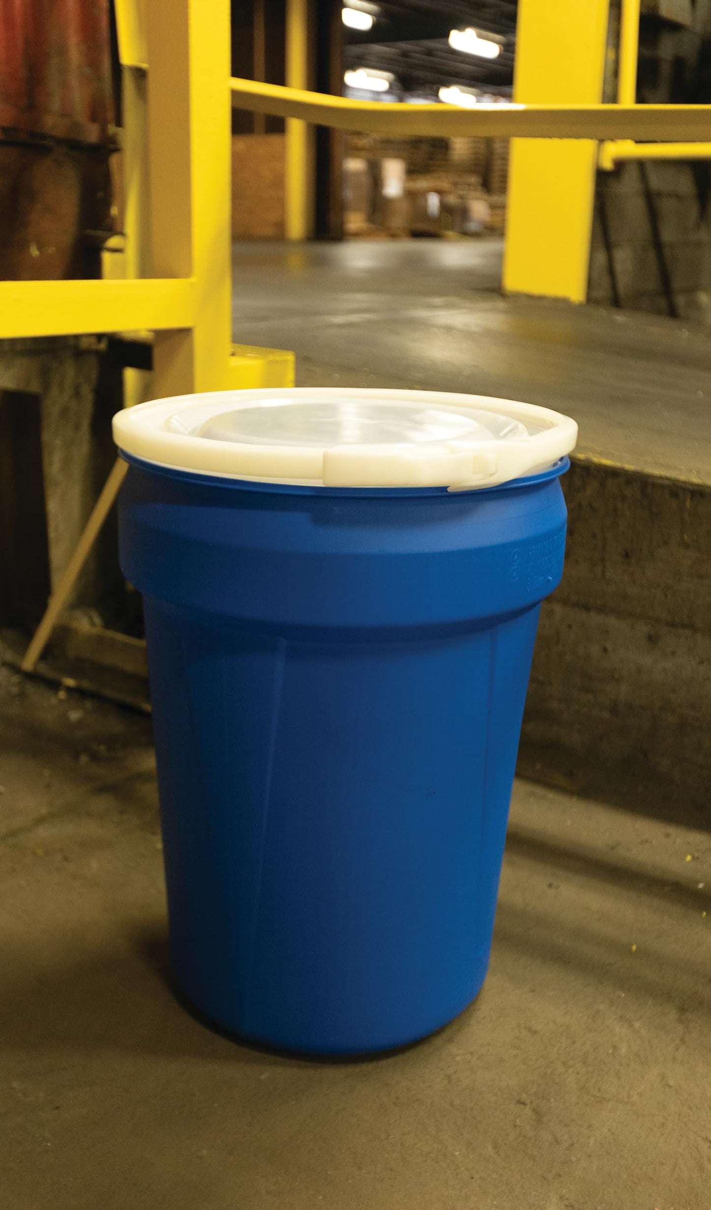 Eagle 30 Gallon Plastic Drum with Lid, Metal Lever-Lock, 28.5"x21.1", Open Head Lab Pack Drum Made of Durable, Lightweight HDPE, Withstands Weather and Chemicals, Made in USA, Blue, 1601MB