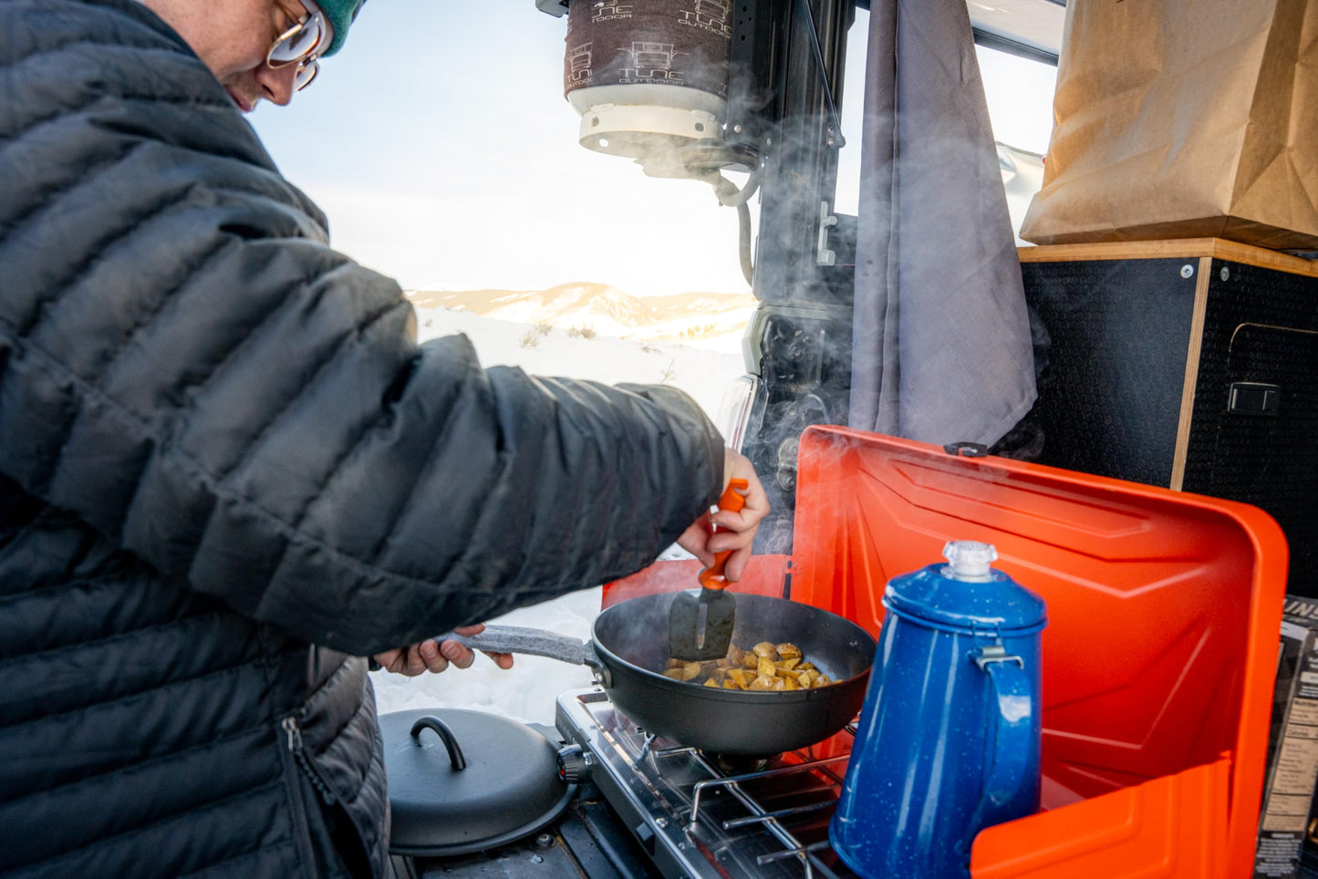 GSI Outdoors Percolator Coffee Pot | Enamelware Campfire Coffee Boiler Kettle for Outdoor Camping Cookware, Cabin, RV, Kitchen, Hunting & Backpacking